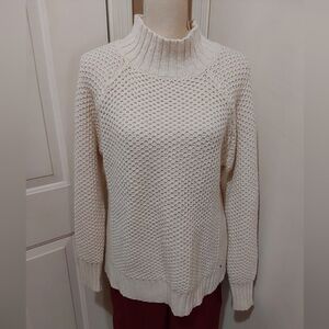 🌺 Nearly New American Eagle Cozy Cream Turtleneck Sweater